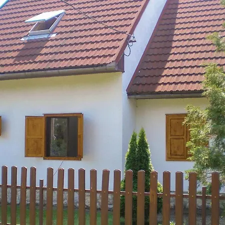 Stunning In Fonyodliget W/ Wifi And 3 Bedrooms Ferienhaus